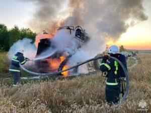 В поле у брасовского села сгорел трактор