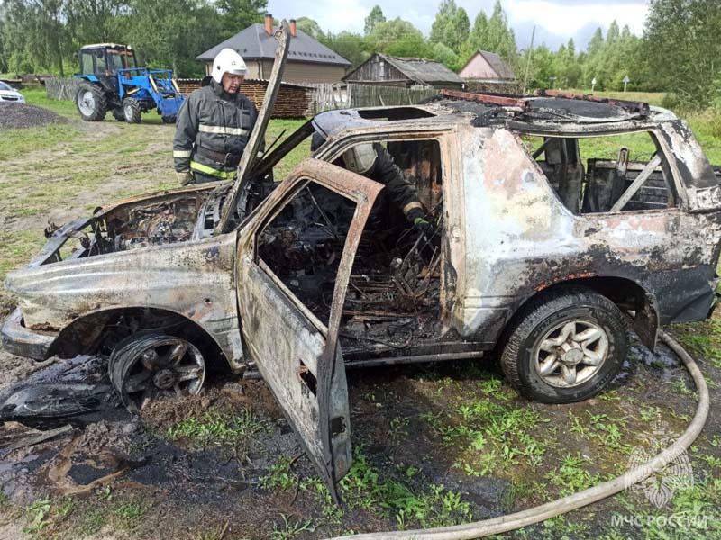 В брянском селе под Карачевом сгорел автомобиль