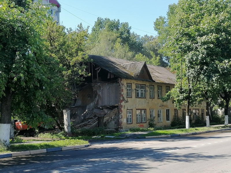 Нежилые двухэтажные дома на Никитинской пошли под снос