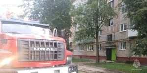 Пожар в Дятьковском районе: выгорела квартира, из подъезда эвакуировано 15 человек