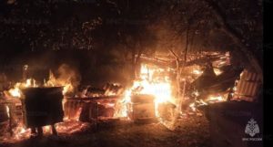 Пожар под Карачевом: огнём полностью уничтожен жилой дом