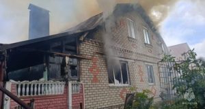 Пожар в Почепе: сгорел жилой дом, жертв нет