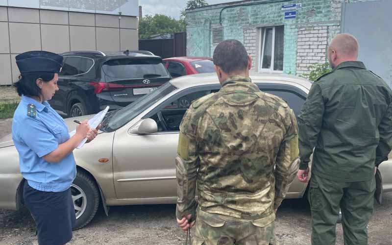 Брянские приставы передали конфискованные у должников авто и мотоцикл на нужды СВО