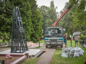 На центральном кладбище Брянска возводят мемориал революционеру Игнату Фокину. С исторической табличкой