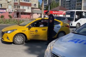 За три дня операции «Легковое такси» брянские автоинспекторы «отловили» 24 таксиста-нелегала