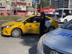 За три дня операции «Легковое такси» брянские автоинспекторы «отловили» 24 таксиста-нелегала