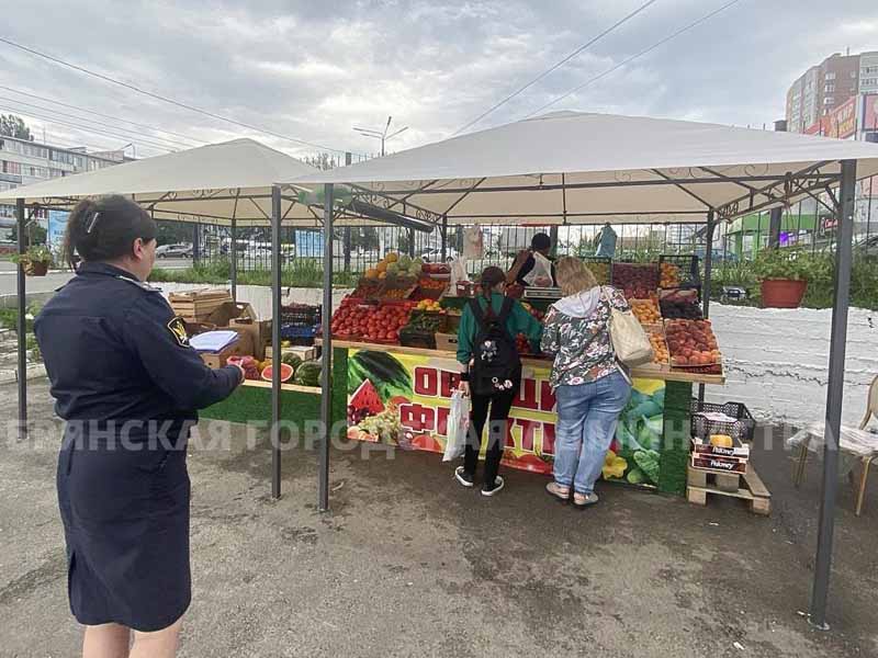 Власти Брянска в очередной раз «погоняли» злостных торговцев-нелегалов на Авиационной