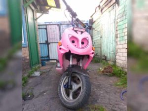 «Захотели покататься»: в Клинцах оперативно взяли подростков, угнавших розовый скутер