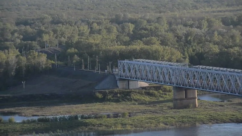 Железнодорожный мост рядом с брянским посёлком Белая Берёзка подвергся атаке украинских беспилотников