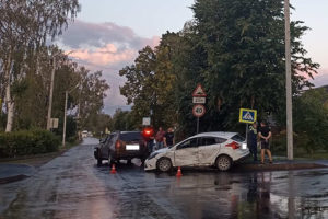 Подробности ДТП в Брянске: в перевернувшейся легковушке находились трое малолетних детей, их спасли автокресла