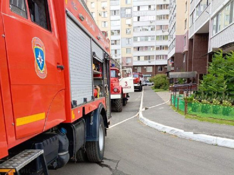 Пожар в Брянске: выгорел балкон на девятом этаже