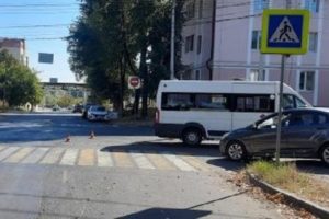 ДТП в Брянске: в столкновении легковушки и маршрутки травмирована пассажирка автобуса