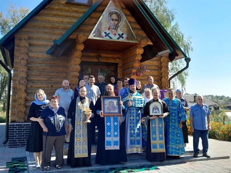 В благочиниях Брянской епархии продолжается автомобильный крестный ход со Свенской иконой