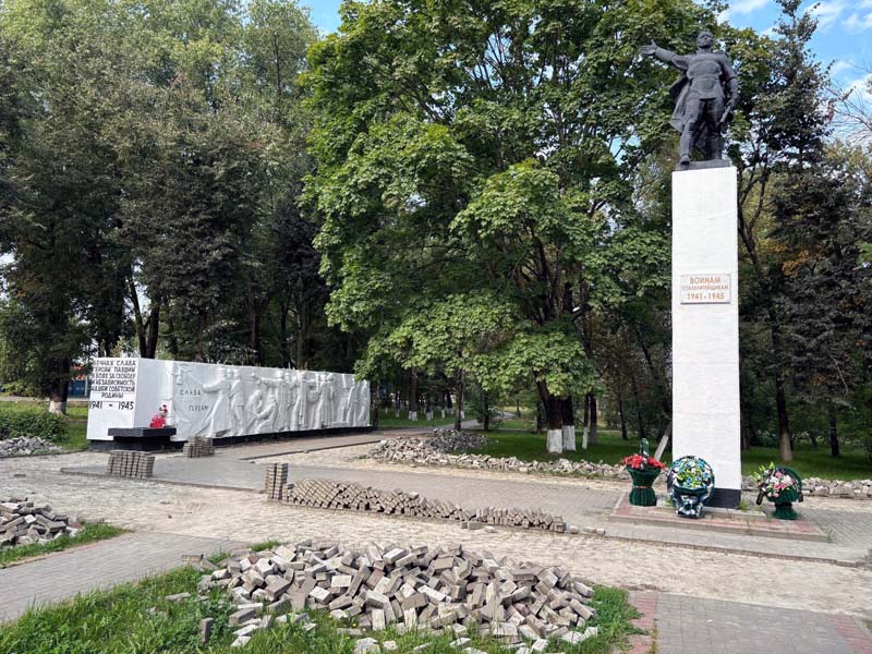 В Бежице обновят памятник воинам-сталелитейщикам и сквер Металлургов