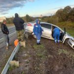 На брянской трассе под Выгоничами иномарка выскочила под большегруз, 72-летний водитель погиб