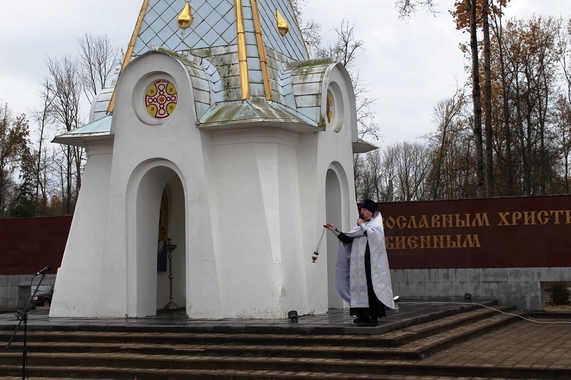 Скорбная дата: в Брянской области отметили 83-ю годовщину трагедии деревни Хацунь