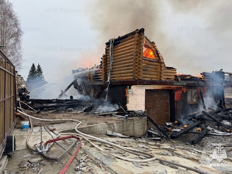 Пожар под Трубчевском: сгорел строящийся дом, жертв нет