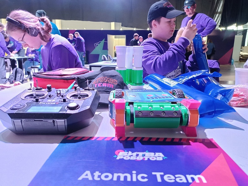 Брянская школьная команда Atomic Team вышла в полуфинал «Битвы роботов»