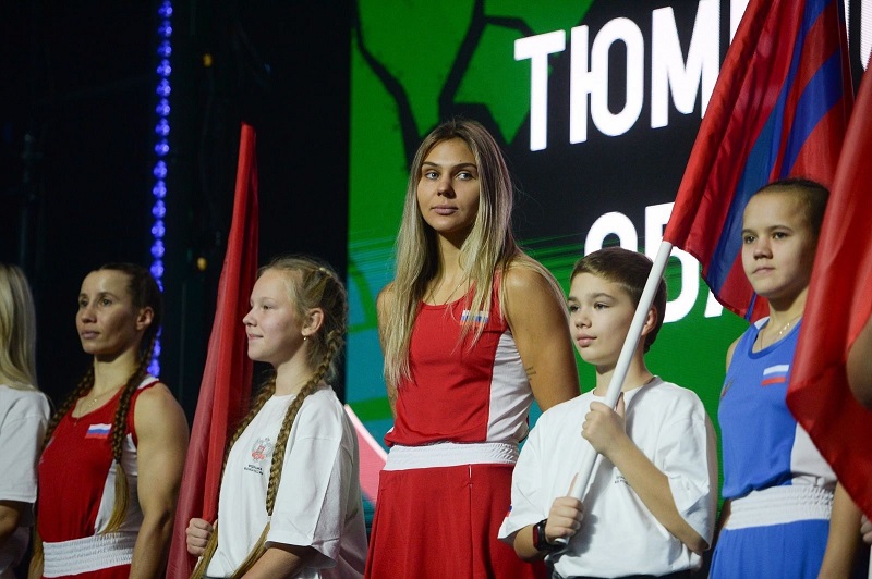 Елена Бабичева пригласила трансгендера-чемпионку Олимпиады-2024 Иман Хелиф побоксировать