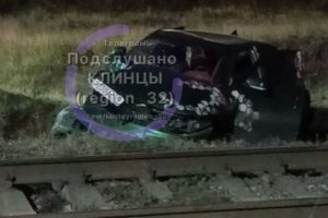 ДТП в Клинцах: на переезде легковая машина попала под поезд