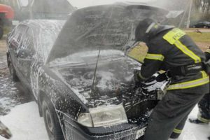 В Дятьково потушили легковой автомобиль