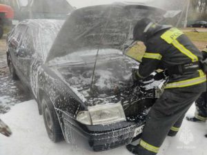 В Дятьково потушили легковой автомобиль