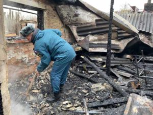 Ночной пожар в брянском селе, унёсший жизни матери и двоих детей, потушили к полудню