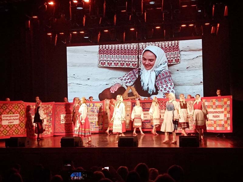 В Брянске презентовали вторую часть издания о традиционном народном костюме конца XIX – начала XX века