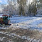 Последствия первого снегопада в Брянске разгребали три десятка машин