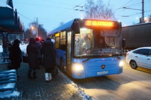 Количество автобусов на девяти городских маршрутах Брянска с 1 января  будет сокращено примерно на четверть на весь год