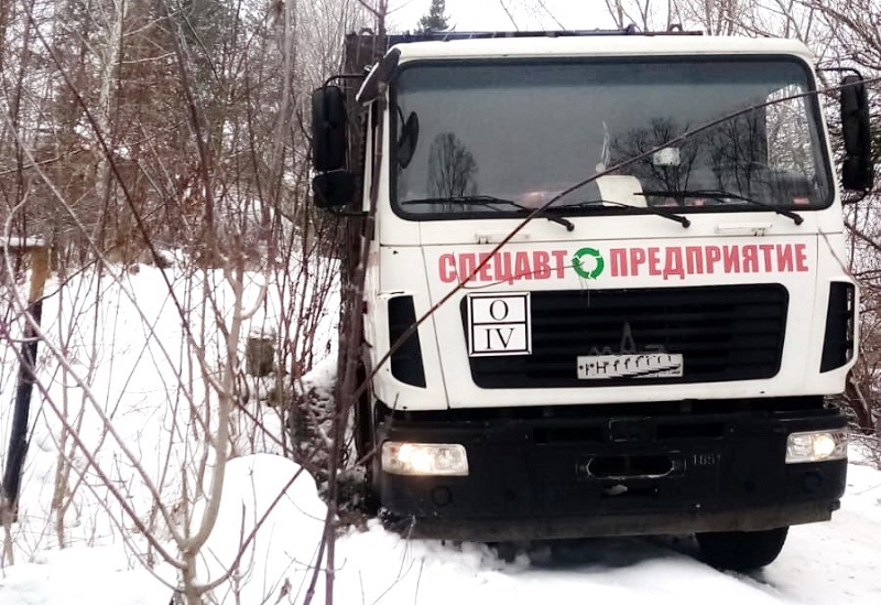 ДТП в Глинищево: мусоровоз соскользнул с дороги