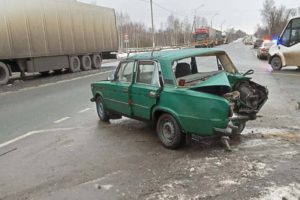 ДТП в Дубровском районе: подробности столкновения фуры и «шестёрки»