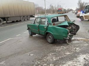 ДТП в Дубровском районе: подробности столкновения фуры и «шестёрки»