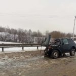 На трассе под Клинцами большегруз въехал во встречную легковушку. Пассажирка «Нивы» погибла, водитель — в больнице