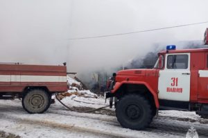 Пожар в Синезёрках: выгорела половина дома, обгорела его хозяйка