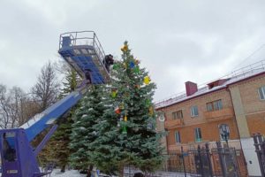 В Брянске к новогодним праздникам украсят почти 100 елей. Открытия ёлок — с 17 декабря