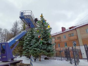 В Брянске к новогодним праздникам украсят почти 100 елей. Открытия ёлок — с 17 декабря