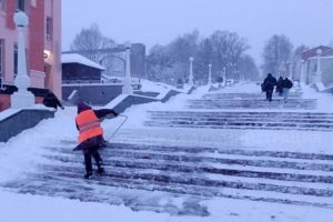 В Брянске разгребают последствия вчерашней метели