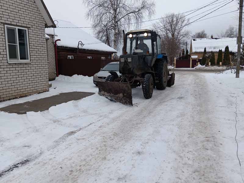 В Брянске дорожники приступили к расчистке частного сектора. Через две недели после снегопада