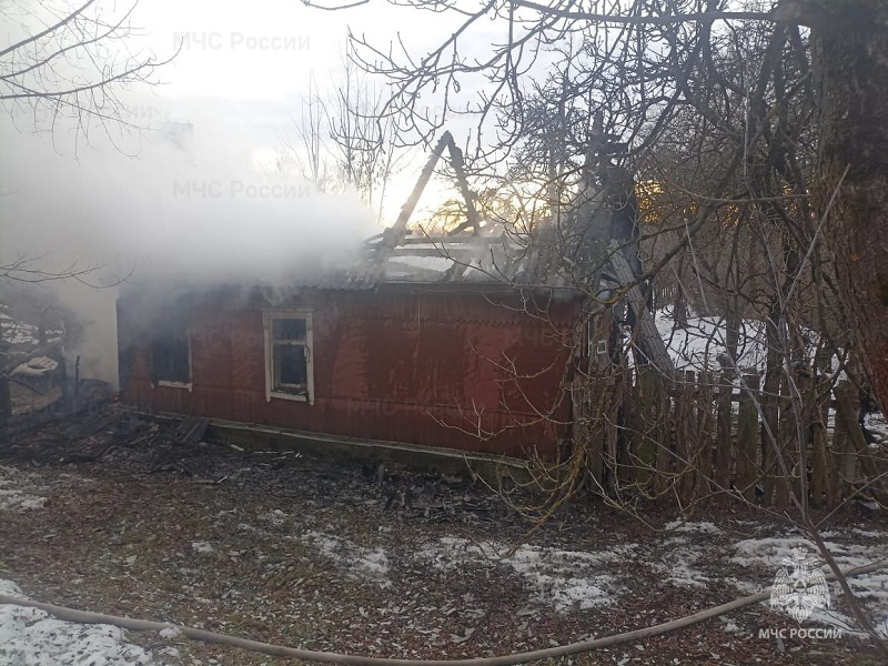 Пожар в Брянске: сгорел частный дом в центре города, погиб хозяин дома