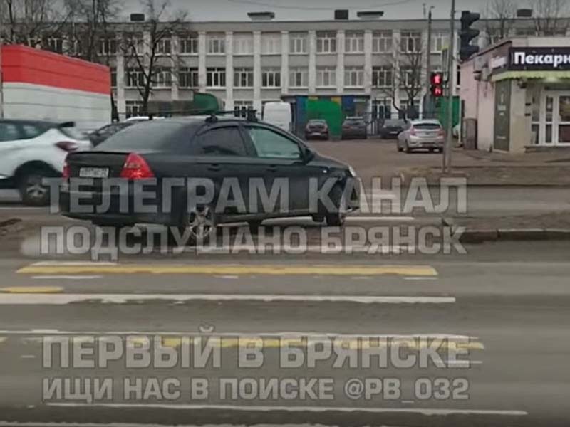 В Брянске оштрафовали «чудо-водителя», переехавшего Московский проспект по пешеходному переходу