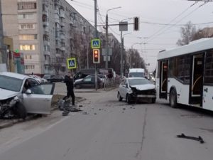 ДТП в Брянске: накануне выходных водители легковушек устроили несколько эффектных «железок»