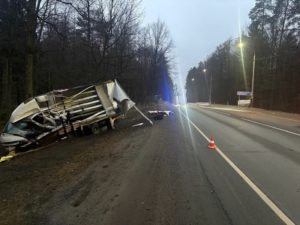 ДТП под Брянском: лёгкий грузовик протаранил большегруз, оба водителя в больнице