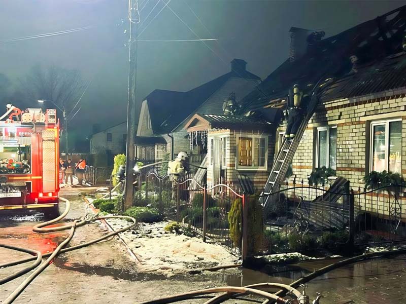 Пожар в Брянске: сгорел частный дом, хозяева не пострадали