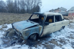 Пожар в Комаричах: сгорела легковая машина