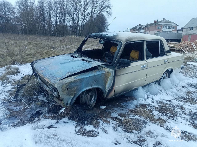 Пожар в Комаричах: сгорела легковая машина