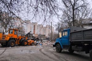 Власти Брянска, пользуясь оттепелью, провели первую в году санитарную пятницу