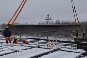 Мостостроители возводят третий пролёт путепровода в Унече