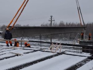 Мостостроители возводят третий пролёт путепровода в Унече