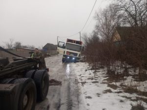 «Мусорные» ДТП в районах Брянской области: три мусоровоза застряли в грязи